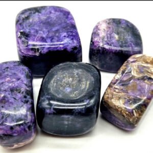 Pierre Roulée Charoïte A – Transformation et Sagesse Intérieure