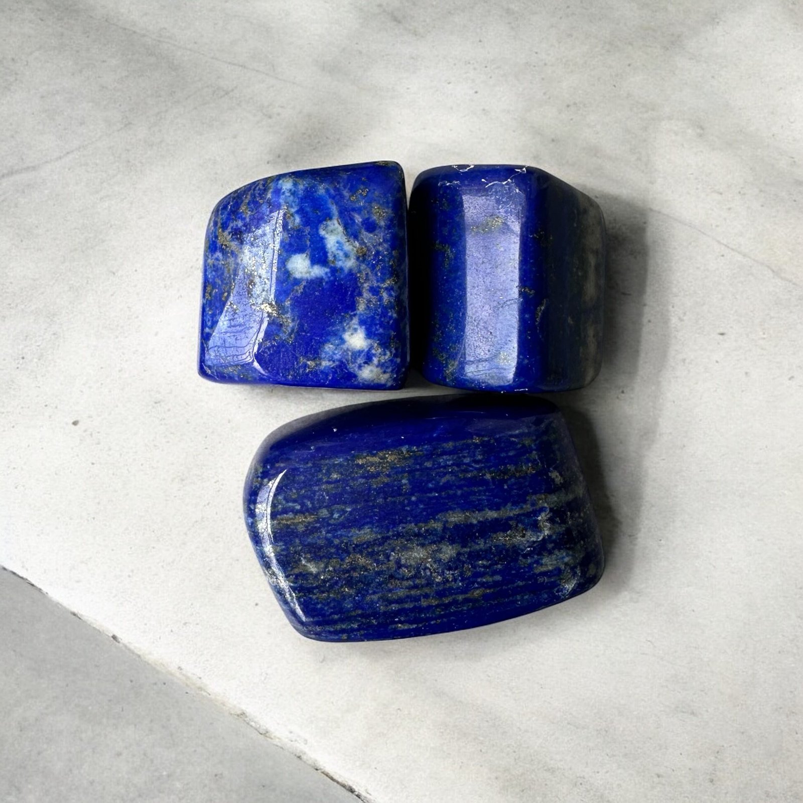 Galet en Lapis-Lazuli – Vérité, Confiance et Clarté Intérieure – Image 3